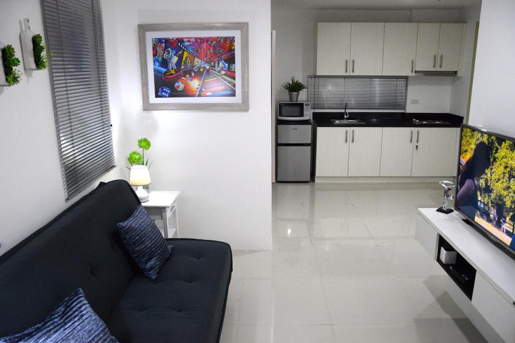 Jazz Makati Luxury Apartment Manila Esterno foto