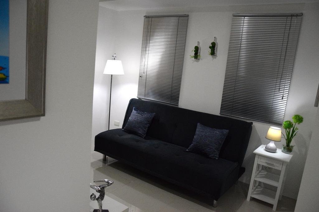 Jazz Makati Luxury Apartment Manila Esterno foto