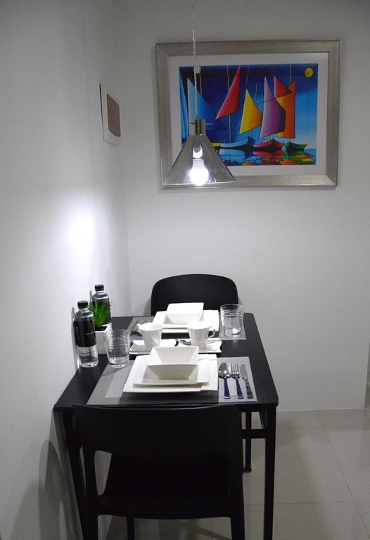 Jazz Makati Luxury Apartment Manila Esterno foto