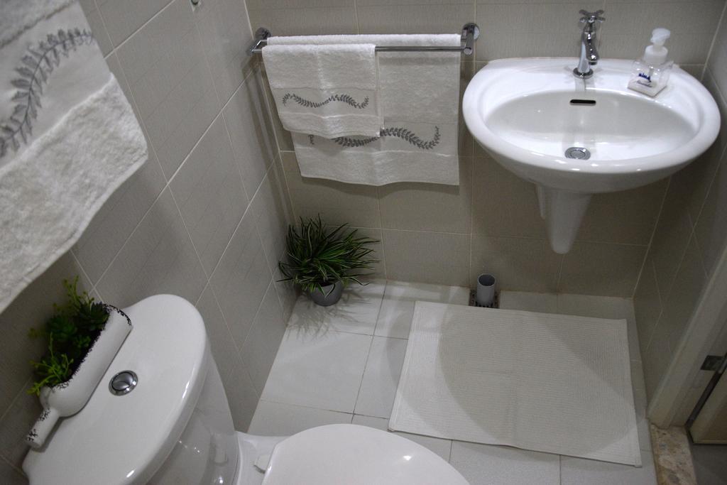 Jazz Makati Luxury Apartment Manila Esterno foto