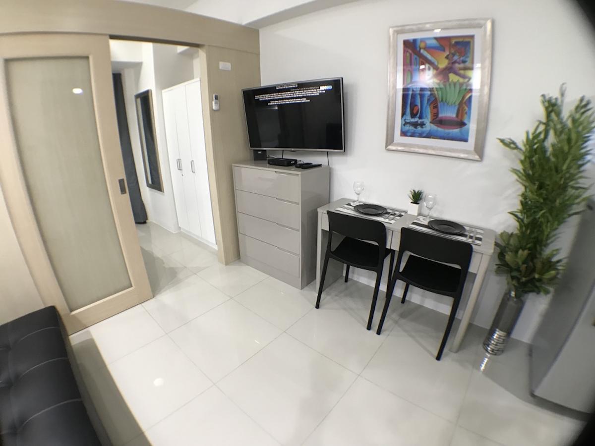 Jazz Makati Luxury Apartment Manila Esterno foto