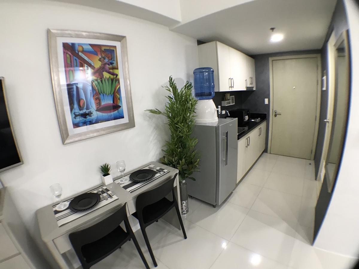Jazz Makati Luxury Apartment Manila Esterno foto