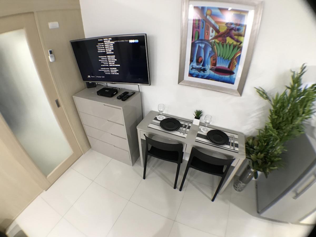 Jazz Makati Luxury Apartment Manila Esterno foto